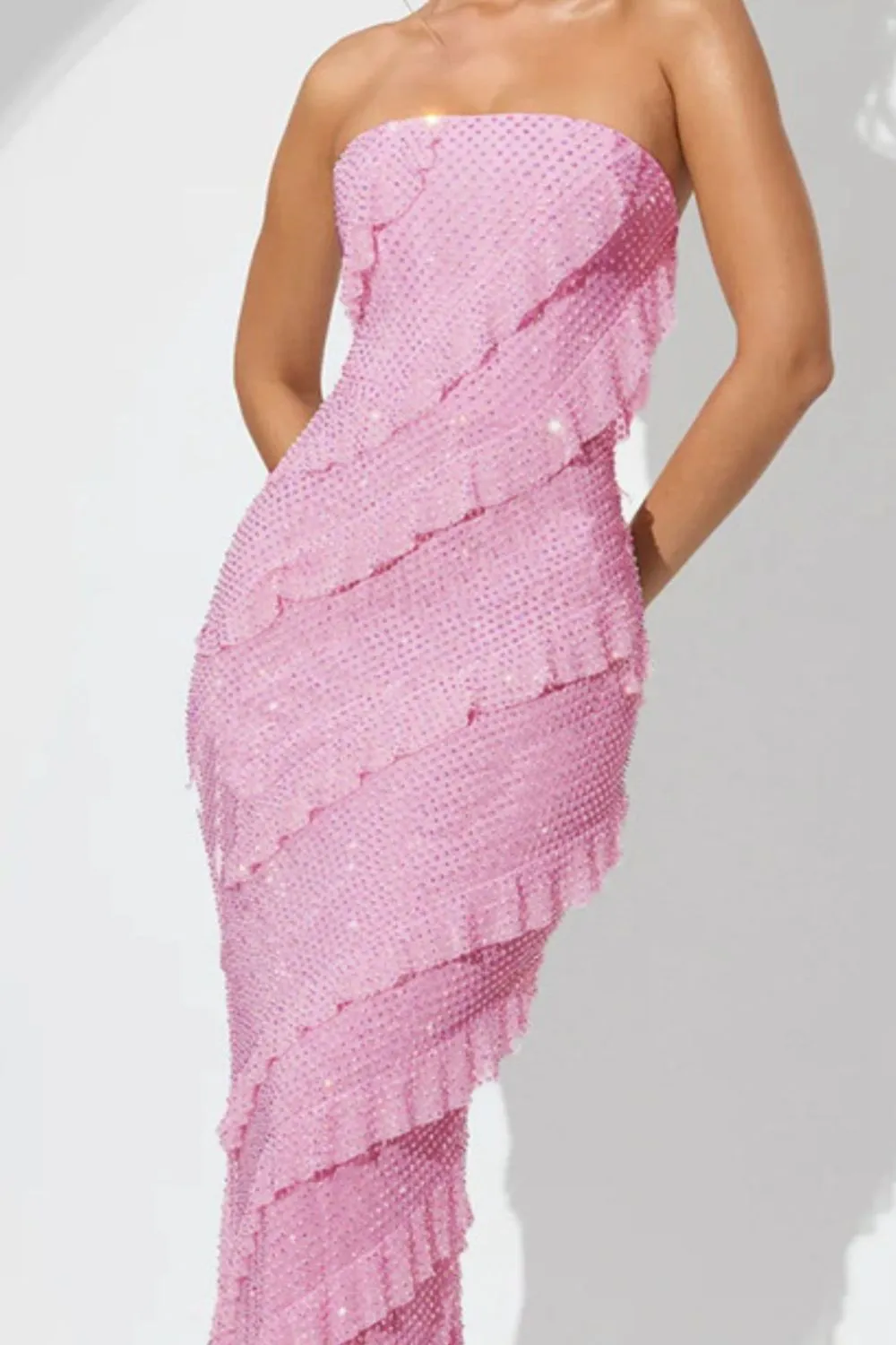 Beach Wedding Guest Attire: Women's Sequin-Adorned Ruffled Dress with Straight Across Neckline