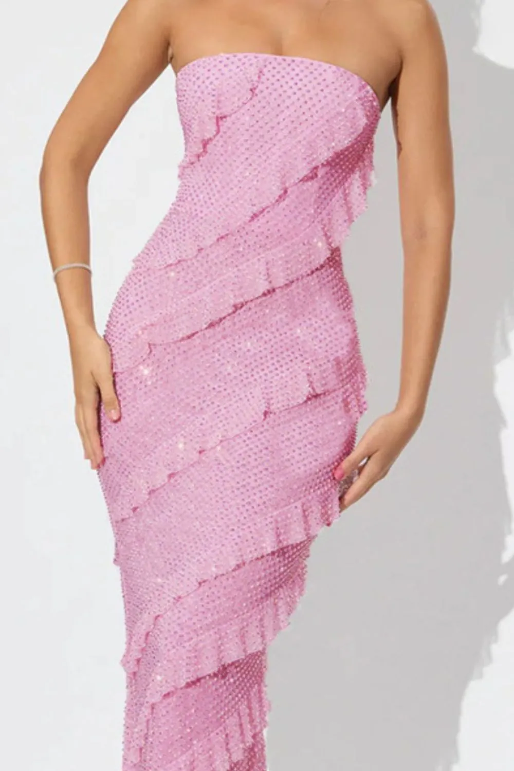 Beach Wedding Guest Attire: Women's Sequin-Adorned Ruffled Dress with Straight Across Neckline